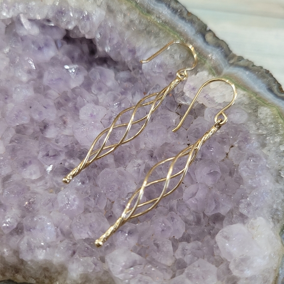 Jewelry - Twist Drop Earrings.